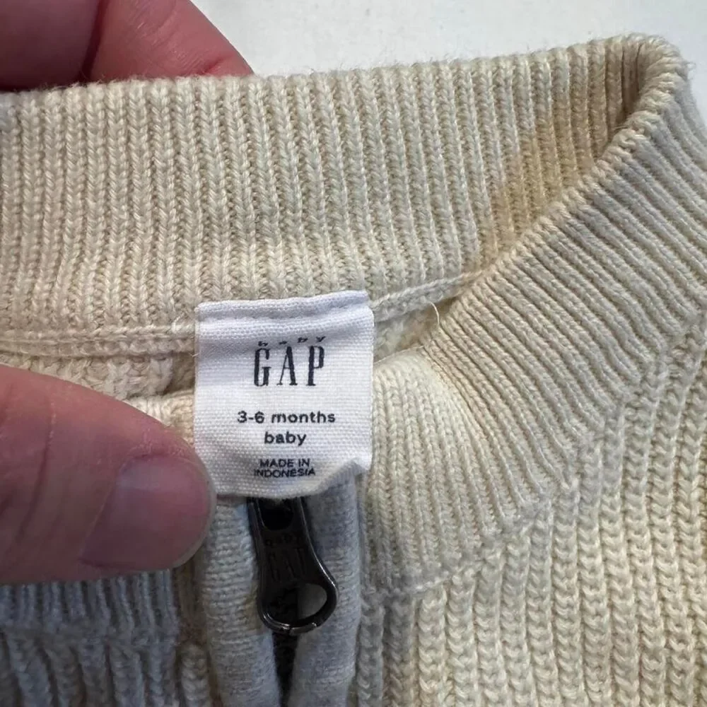 GAP cream tan